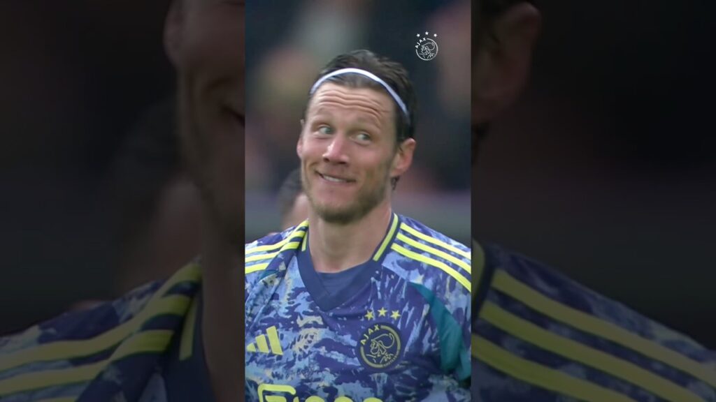 Wout Weghorst and Steven Berghuis come on and make an immediate impact 💢