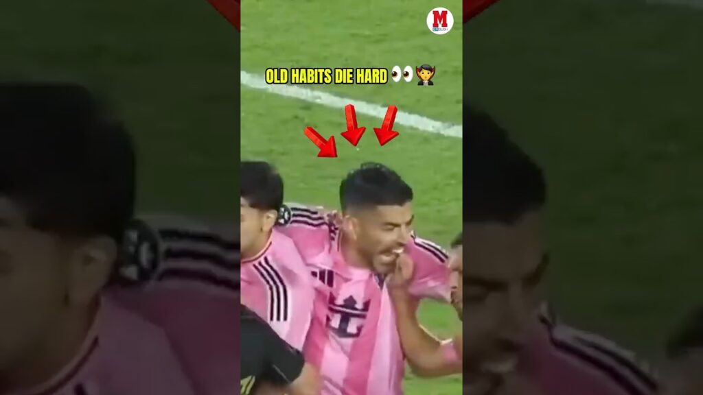 Did Suárez just try to bite Jordi Alba? 👀His own teammate? OMG #LuisSuarez #JordiAlba #Miami