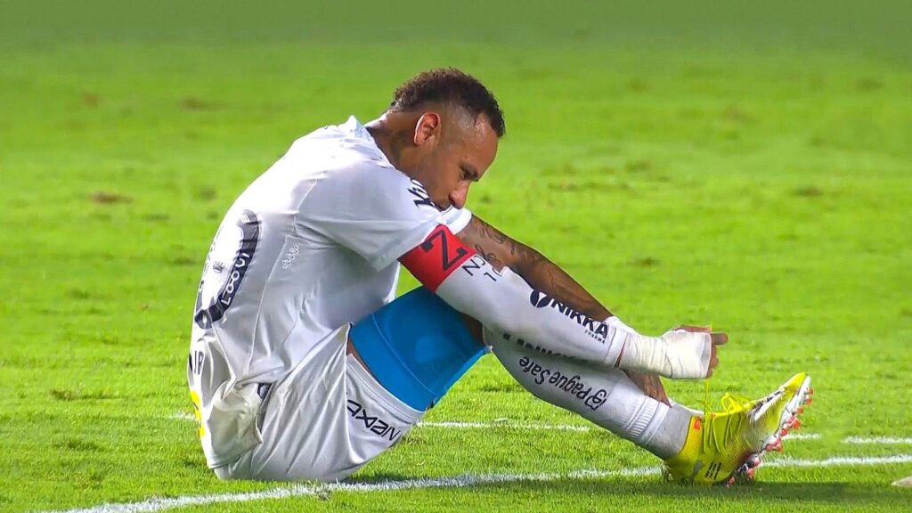 Neymar Injured Again vs Atlético Mineiro (16/04/2025)