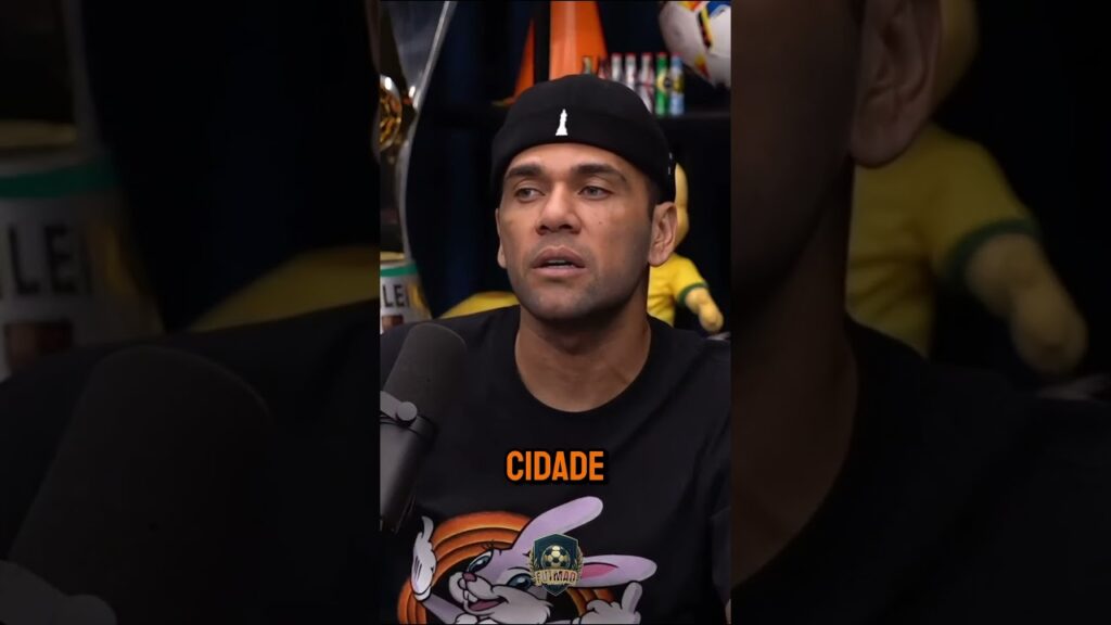 Por onde anda Daniel Alves ? #futebol #barcelona #danielalves #shorts