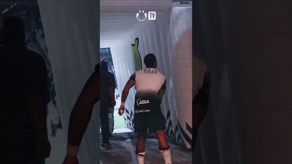 MEMPHIS DEPAY DÁ SUAS CHUTEIRAS PARA A TORCIDA DO CORINTHIANS