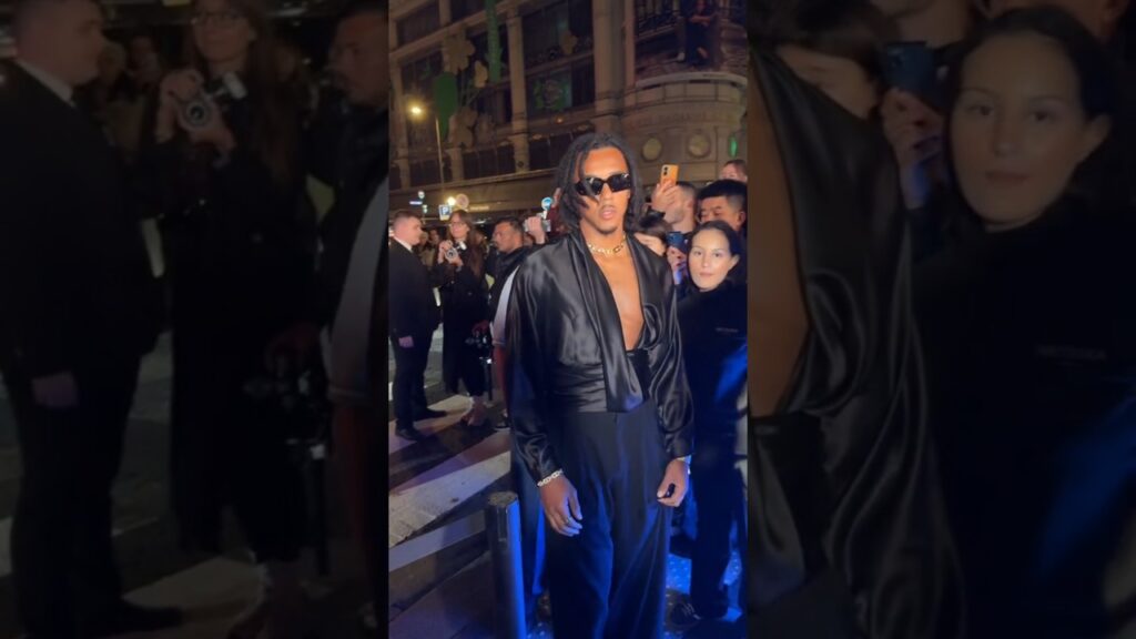 Jules Koundé, la star du Barça, à un gala en France, stylé, mode fashion. #football #shorts