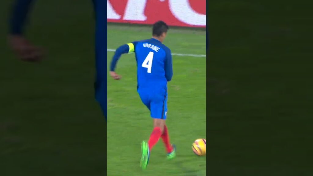 Un joyeux anniversaire à notre champion du monde Raphaël Varane qui fête ses 32 ans aujourd'hui!🎂🎉