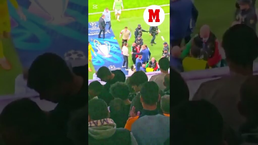 🚨👀 Dani Carvajal vs Bukayo Saka fight in the tunnel after first half. #shorts #viralvideo