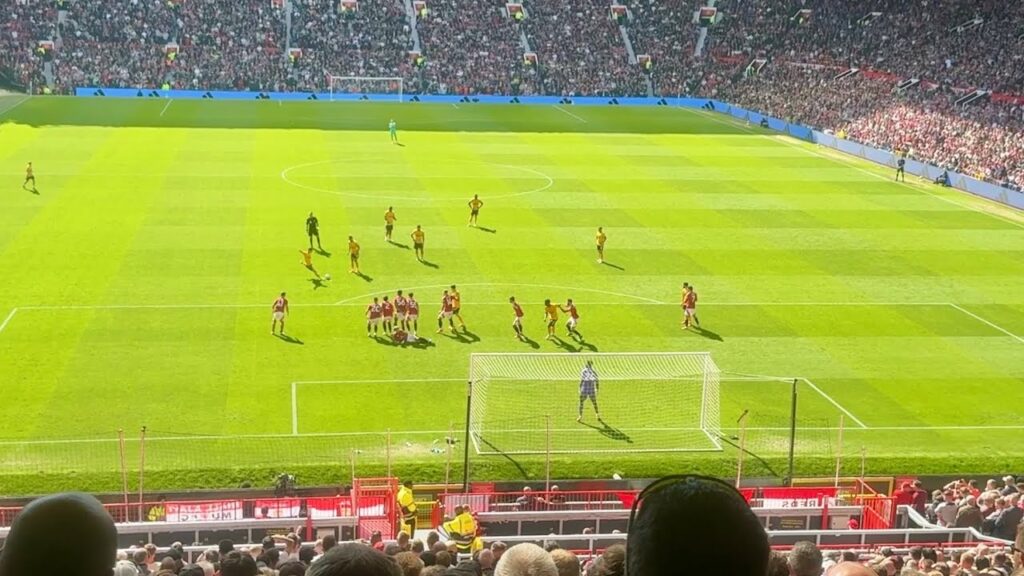 Pablo Sarabia Free Kick💥Sends Wolves Fans Wild | Man Utd 0-1 Wolves