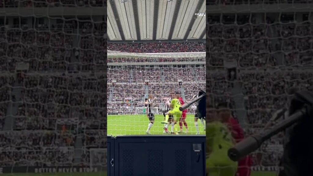 Nick pope at the corner. Nufc v Liverpool. 27.8.23