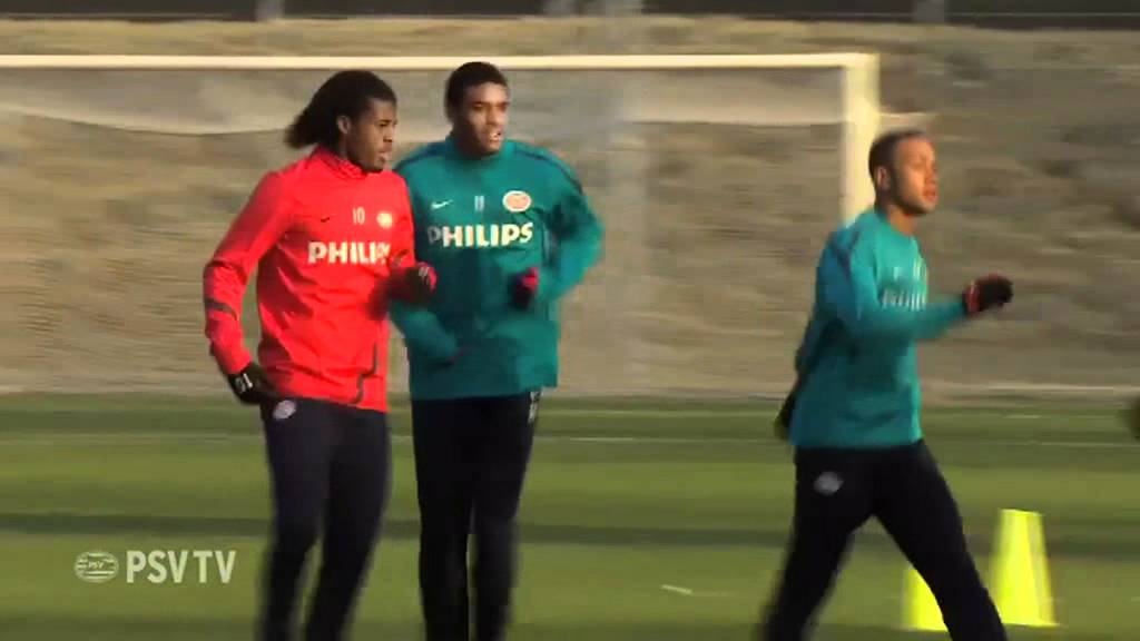 Dries Mertens maakt de mooiste trainingsgoal