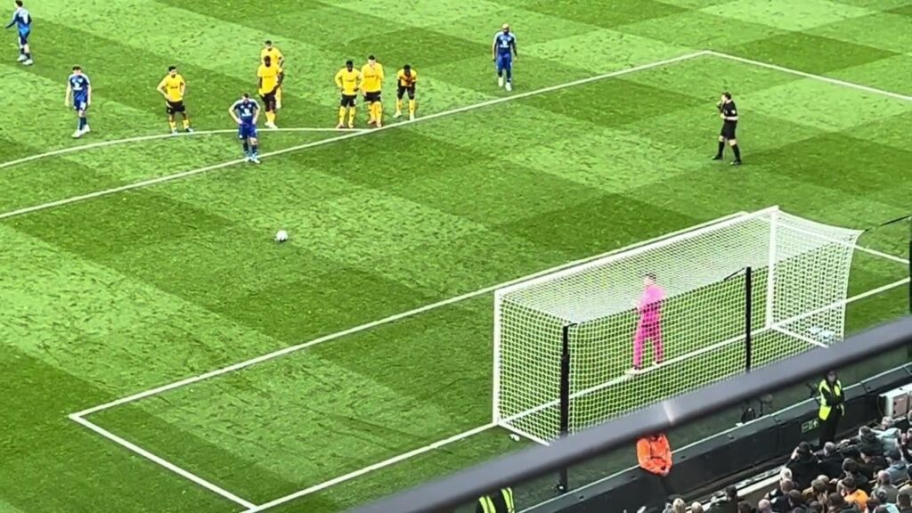 Jose Sa saves Jamie Vardy's penalty