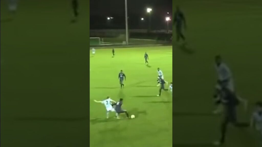 Le contrôle orienté exceptionnel de Kingsley Coman, âgé de 17 ans à l'époque. #football #shorts