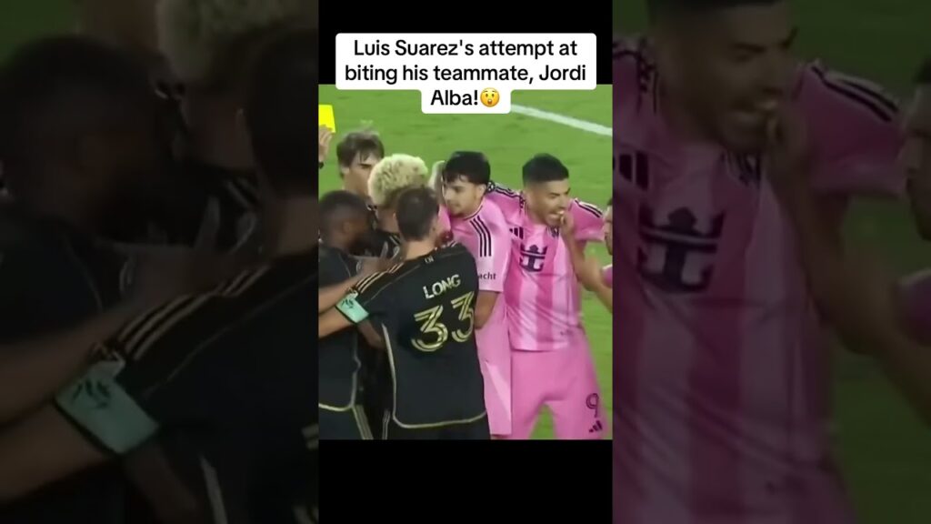 Luis Suarez's attempt at biting his teammate, Jordi Alba!😲