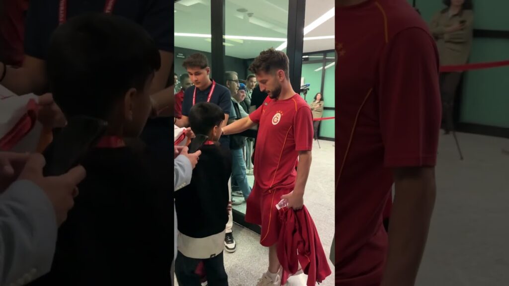 Dries Mertens’in çocuk sevgisi! #galatasaray