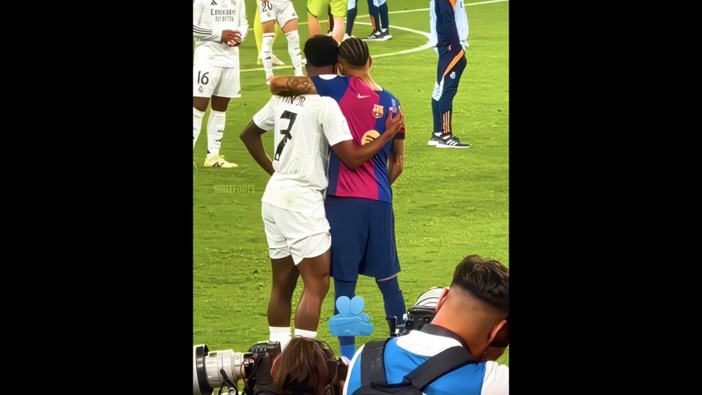 Vini Jr & Raphinha Class Moment 🫂