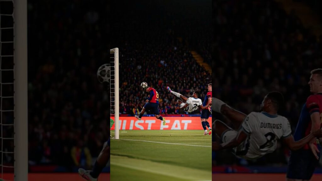 Denzel Dumfries Bicycle kick vs Barcelona 😱 #football #shorts #trending