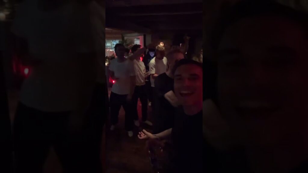 João Palhinha foi campeão da Bundesliga com o Bayern e mostrou imagens da festa. 🎉🥳