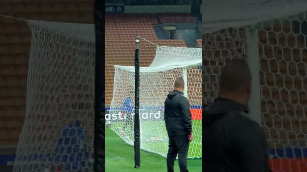 Frenkie de Jong VS Hansi Flick 🤣 #fcbarcelona #football #championsleague #shorts