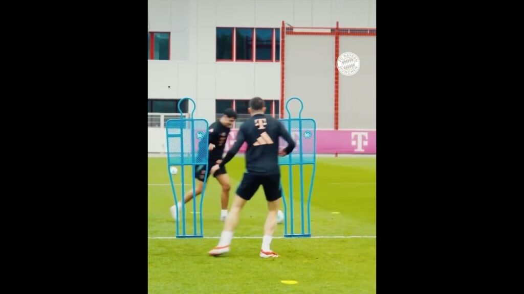 Aleksandar Pavlović and João Palhinha passing drill challenge during Bayern's training session