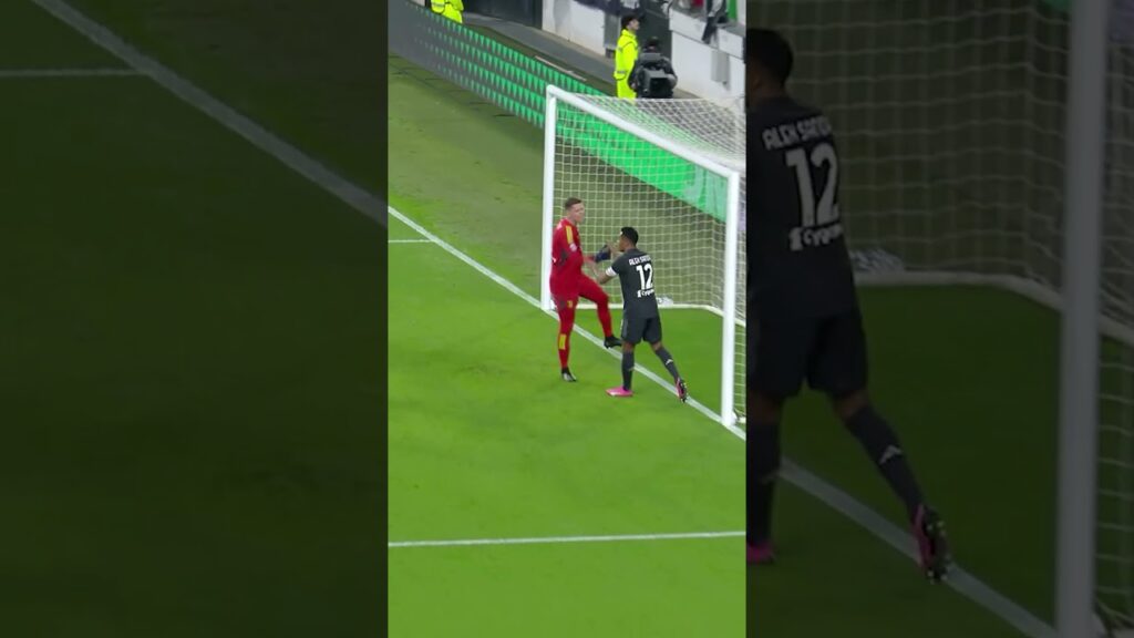 Alex Sandro - defender 🎉 #juventus