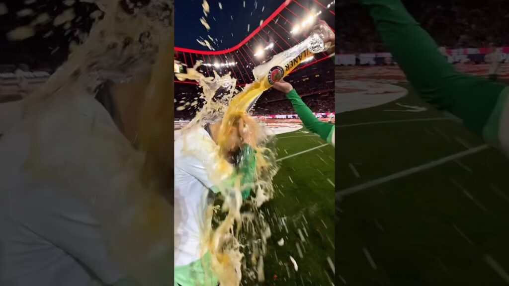 Beer shower for Manuel Neuer! Bayern is the Bundesliga winner!