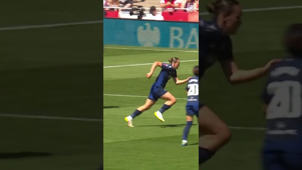 WHAT A SAVE FROM ZINSBERGER! 😮 #wsl #womenssuperleague