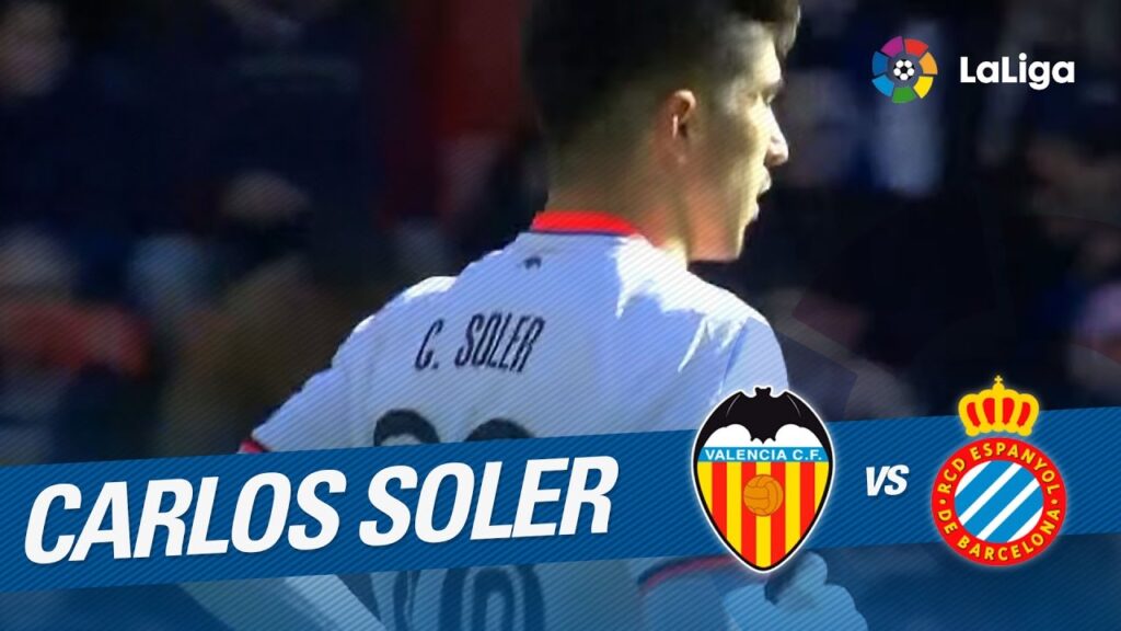 Remate de Carlos Soler que David López despeja bajo palos