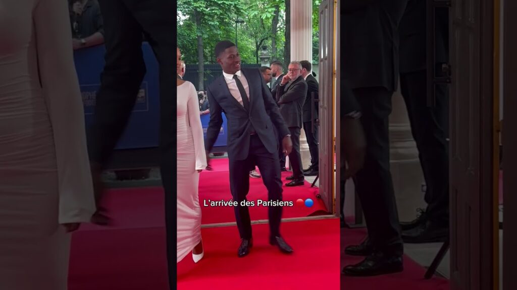 L’arrivée des Parisiens 🔴🔵 #Ligue1Mcdonalds #unfp #ligue1 #psg #dembele #barcola #vitinha #hakimi