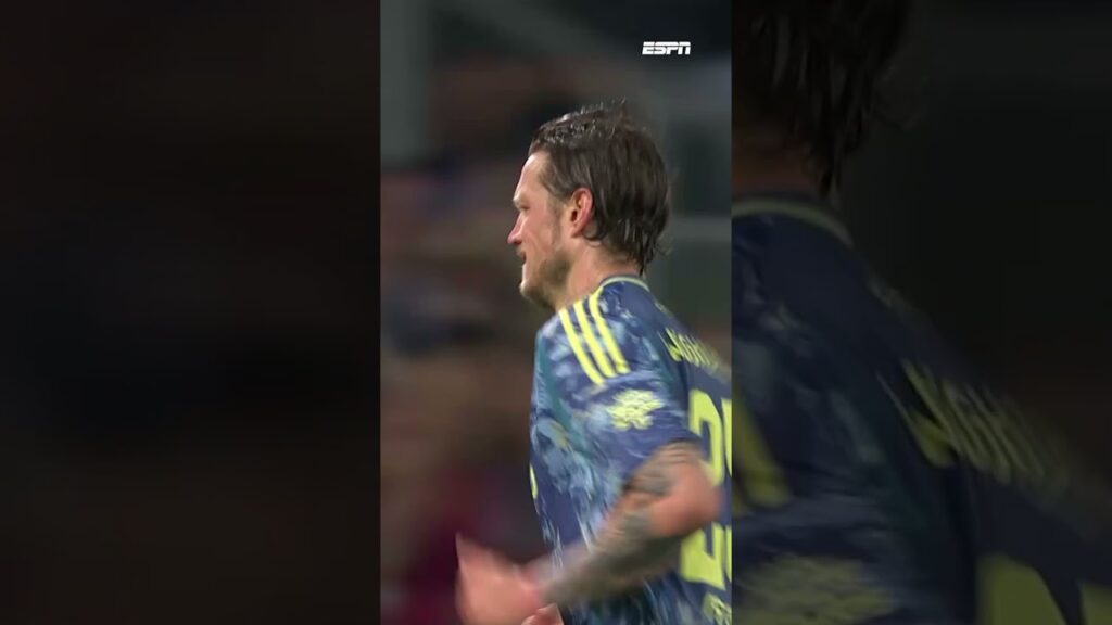 Wout Weghorst sprint naar binnen na het laatste fluitsignaal 🔚