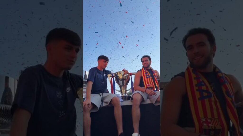 ❤️ Pedri et Eric Garcia avec le trophée de la Liga remporté par le Barça #football #shorts