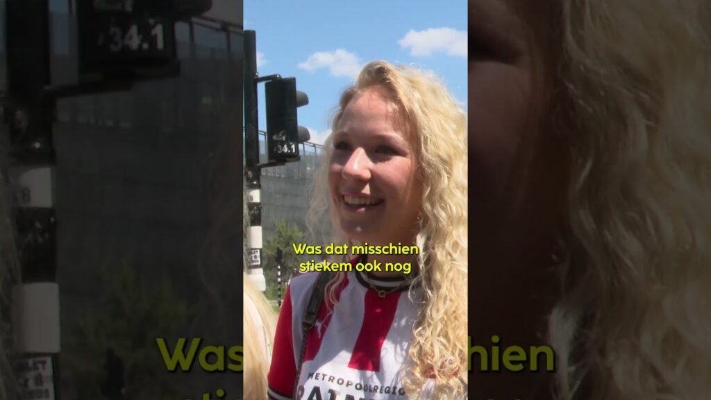 Noa Lang valt in de smaak bij vrouwelijke PSV-fan #psv #noalang #voetbal #fcupdate #psveindhoven