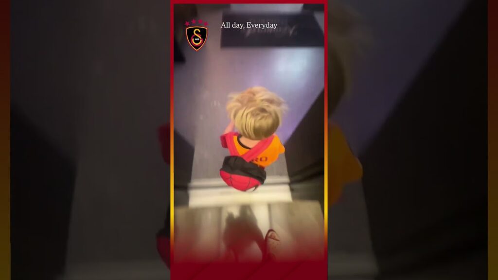 🦁 Dries Mertens’in Oğlu Ciro Mertens, Galatasaray Marşı Söylüyor 🦁 Dries Mertens'in Oğlu Ciro Mertens, Galatasaray Marşı Söylüyor