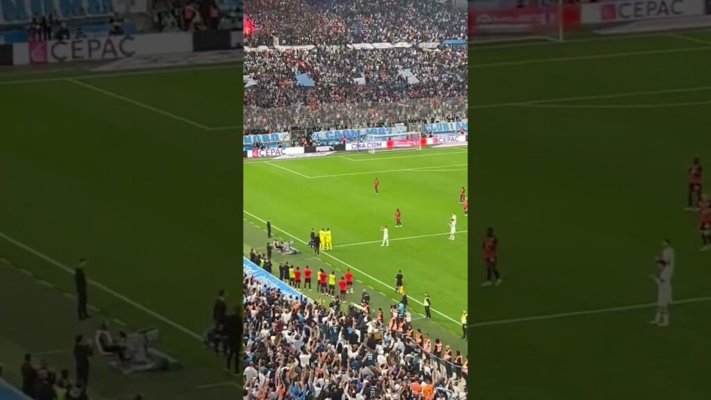 L'hommage du vélodrome à Mandanda lors de son entrée en jeu, OM - SRFC  #om #omsrfc  #ligue1 #foot