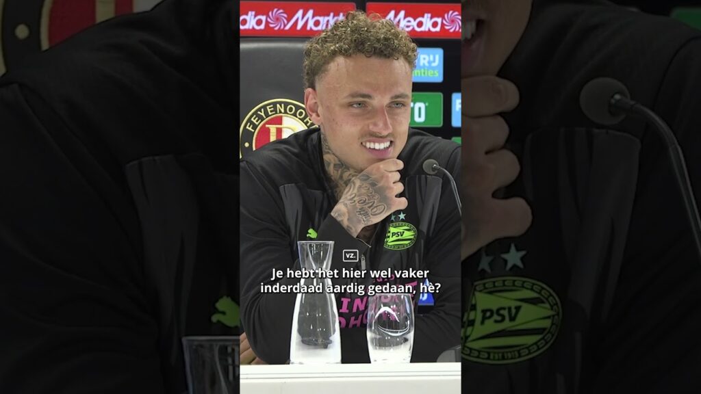 Noa Lang houdt wel van een vijandelijke sfeer 🗣️ #lang #psv #feypsv