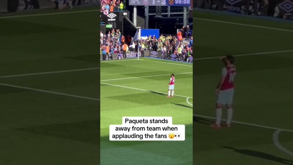 Lucas Paquetá was seen standing away from his teammates when applauding the fans after the game 😮👀