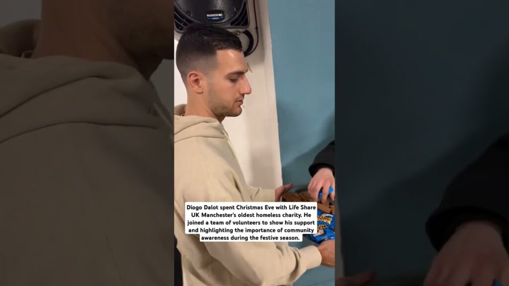 Diogo Dalot's commendable attitude ❤️ #mufc #mufctv #manchesterunited #diogodalot #shorts #ggmu