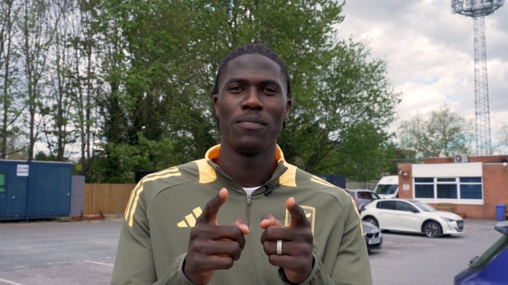 Amadou Onana Surprises Foundation Projects