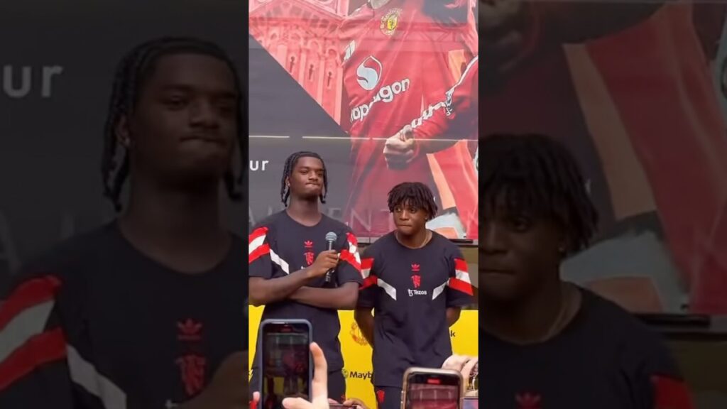 Manchester United Zirkzee ,heaven and de Ligt with the fans in Malaysia 🇲🇾 ♥️🔴 #mufc