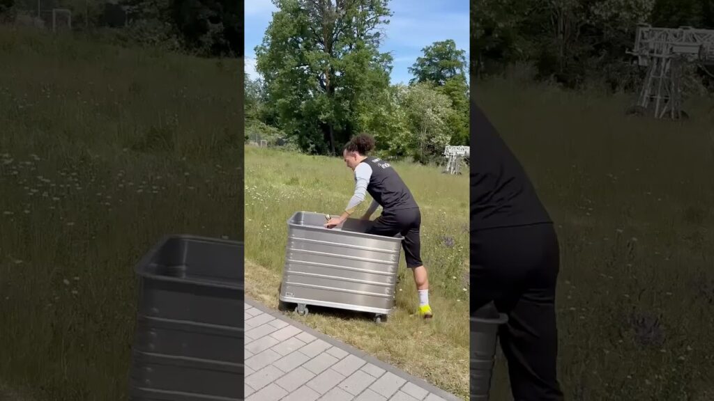 Arthur überrascht den „Player of the month“ 🏆🥰