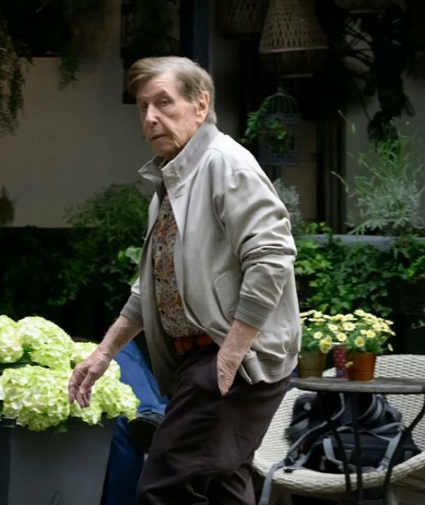 The atmosphere at today's meeting was positive. Both sides are interested in extending Sané's contract in principle. A final decision has not been made yet. There are further talks still planned [@BILD]