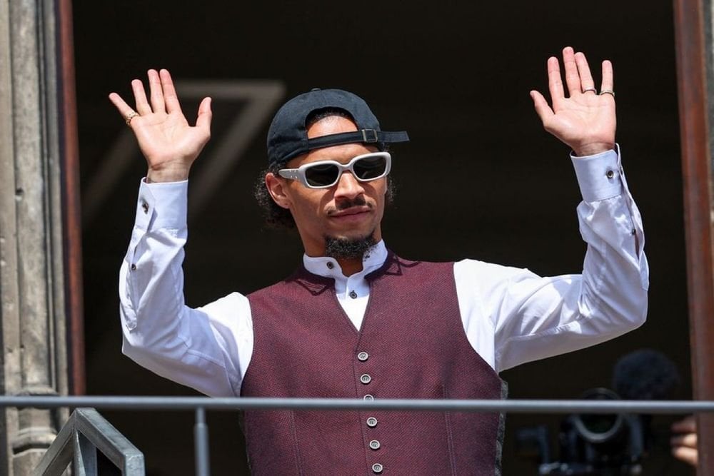 Leroy Sané feels comfortable at Bayern. Bayern are giving him time to decide, even though he rejected the current offer. It's also a question of alternatives for Sané - he currently has no other offers on the table. [kerry hau]