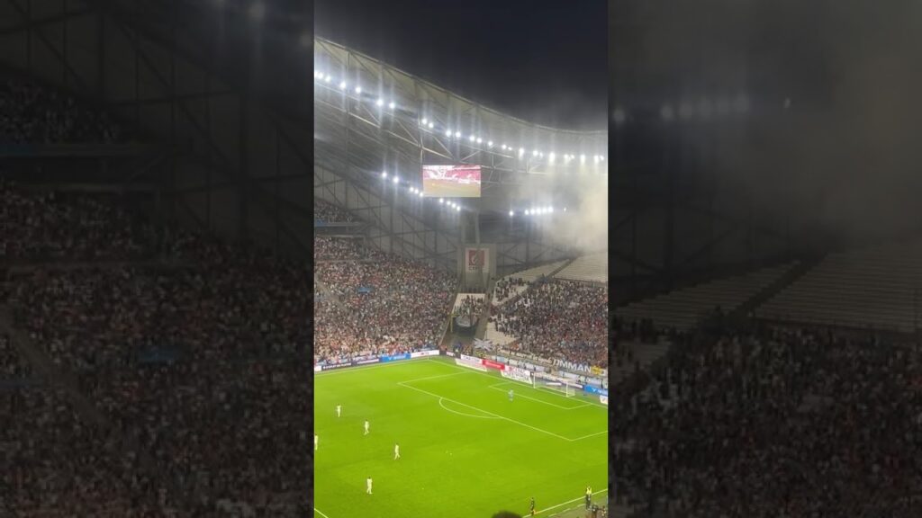 🔵⚪️ | la belle ovation du vélodrome pour la légende Steve Mandanda. 👏🏻 #om  #ligue1 #teamom