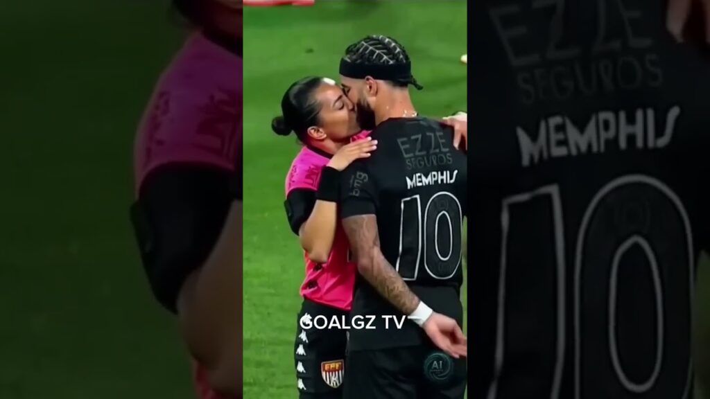 Memphis Depay and the referee again #highlights #memphis #footballlegends