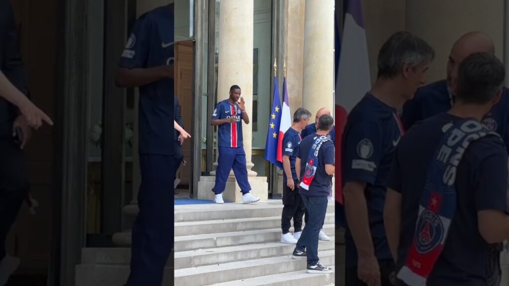 ❤️🇨🇵 Ousmane Dembélé à l'Elysée avec toute l'équipe du PSG #football #shorts
