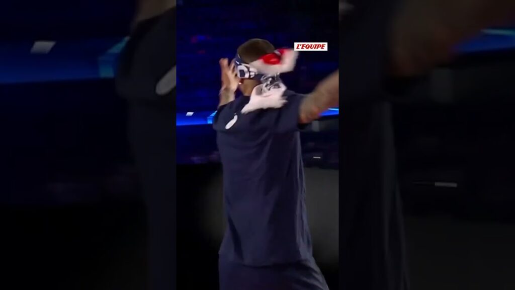 Lucas Hernandez sort sa plus belle roulade avant pour la célébration au Parc des Princes ! 😅 #shorts