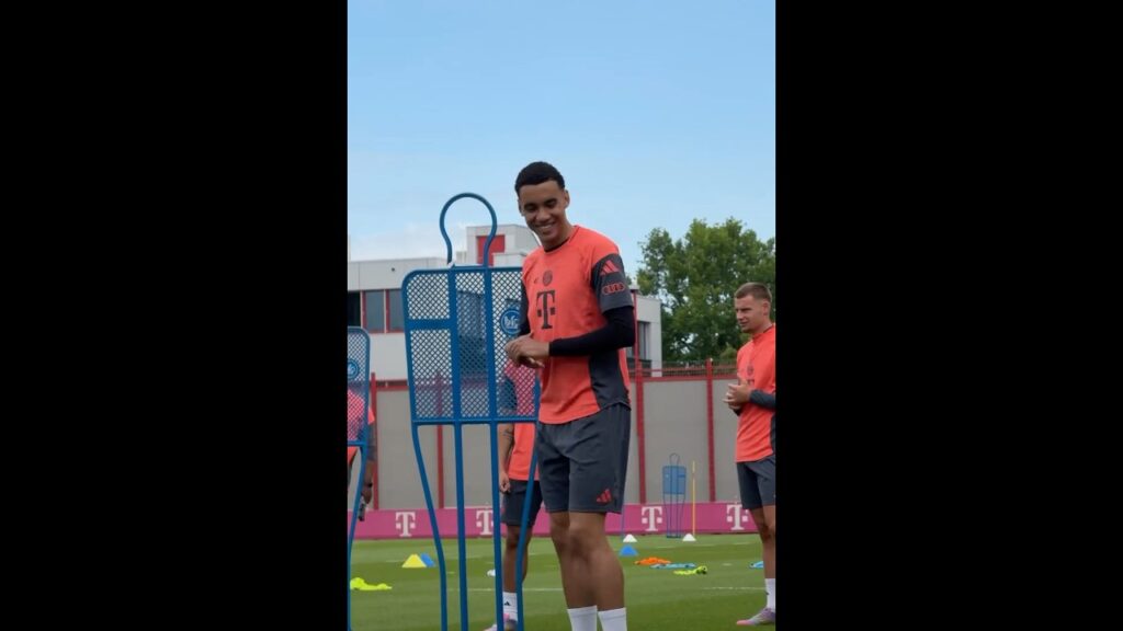 Jamal Musiala in a good mood during a quick passes training session at FC Bayern