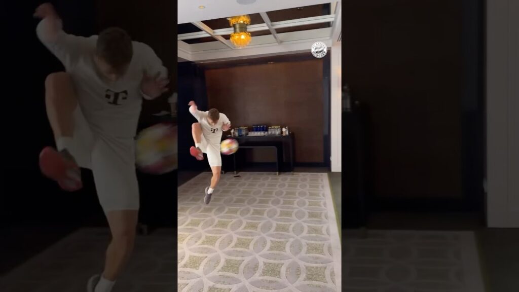 Joshua Kimmich vs Leon Goretzka | Insane foottennis at the hotel during Bayern's activation training