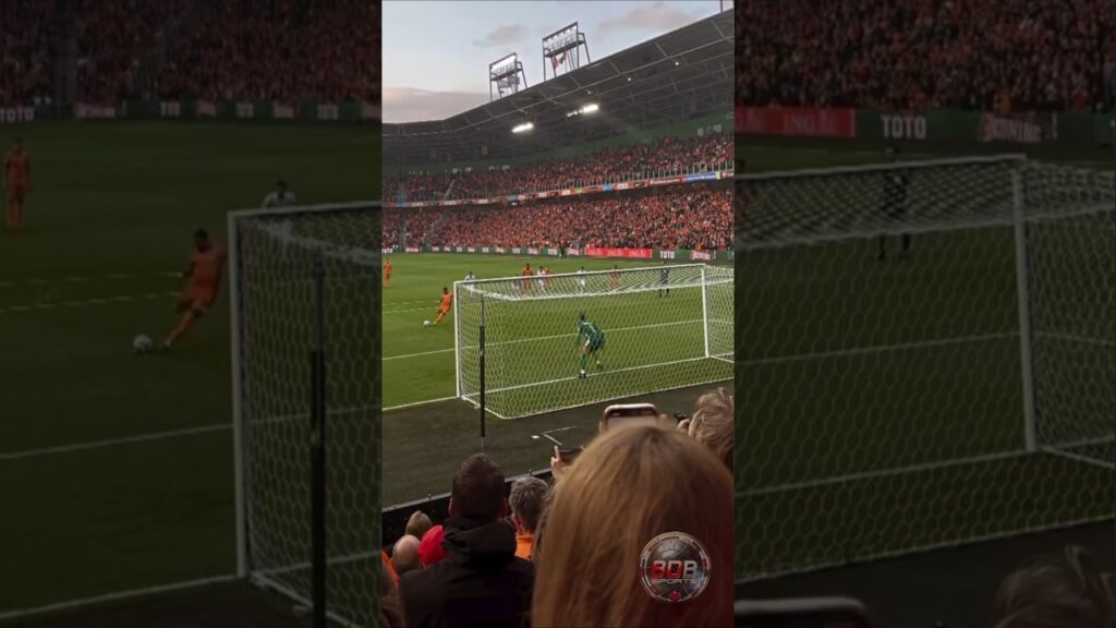 Memphis Depay igualou Van Persie como maior artilheiro da história da seleção Holandesa, com 50 gols