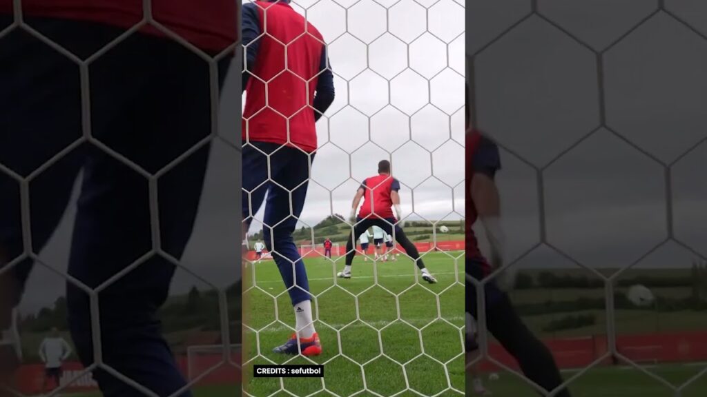 Behind the scenes with Unai Simón! Watch Spain's star goalkeeper