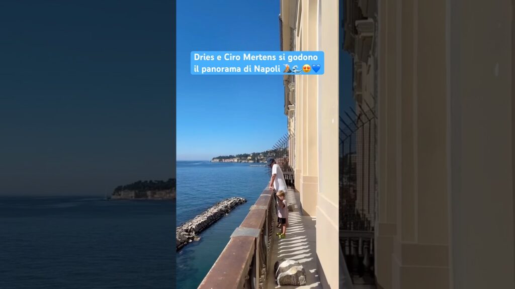 DRIES e CIRO MERTENS si godono il panorama di NAPOLI 🌋🌊😍💙