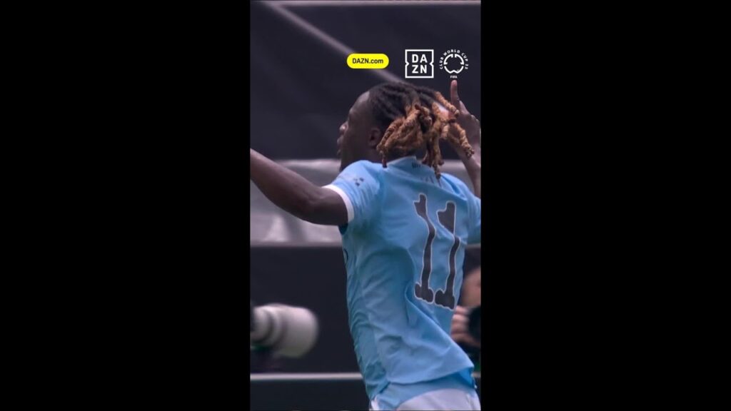 Jeremy Doku makes it 2-0 Manchester City!