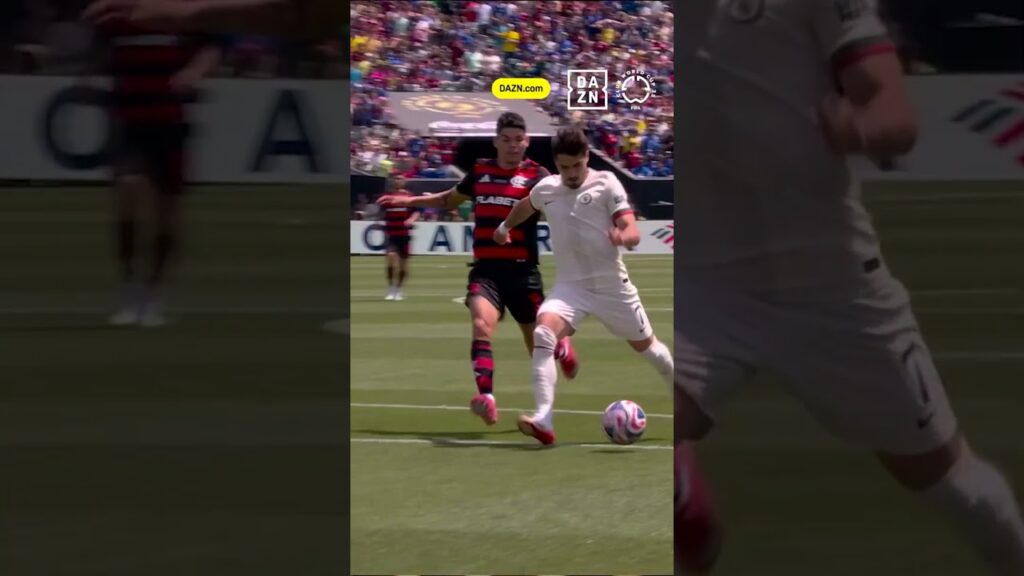 All angles of that incredible Pedro Neto run and finish! 😮‍💨🎯