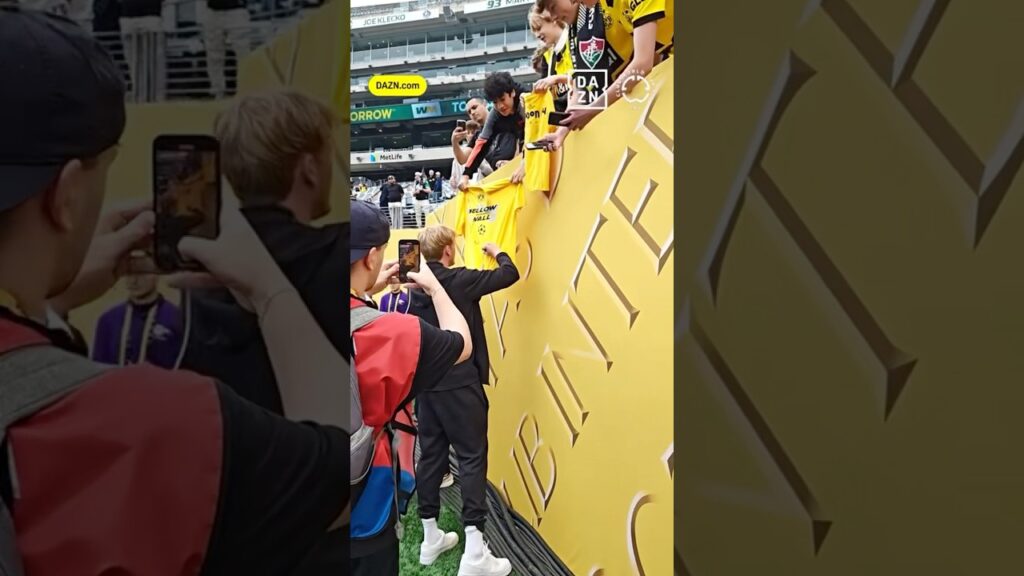 What a moment! Julian Brandt makes time for the fans and signs my shirt! 🔥 (via @DAZNFootball)